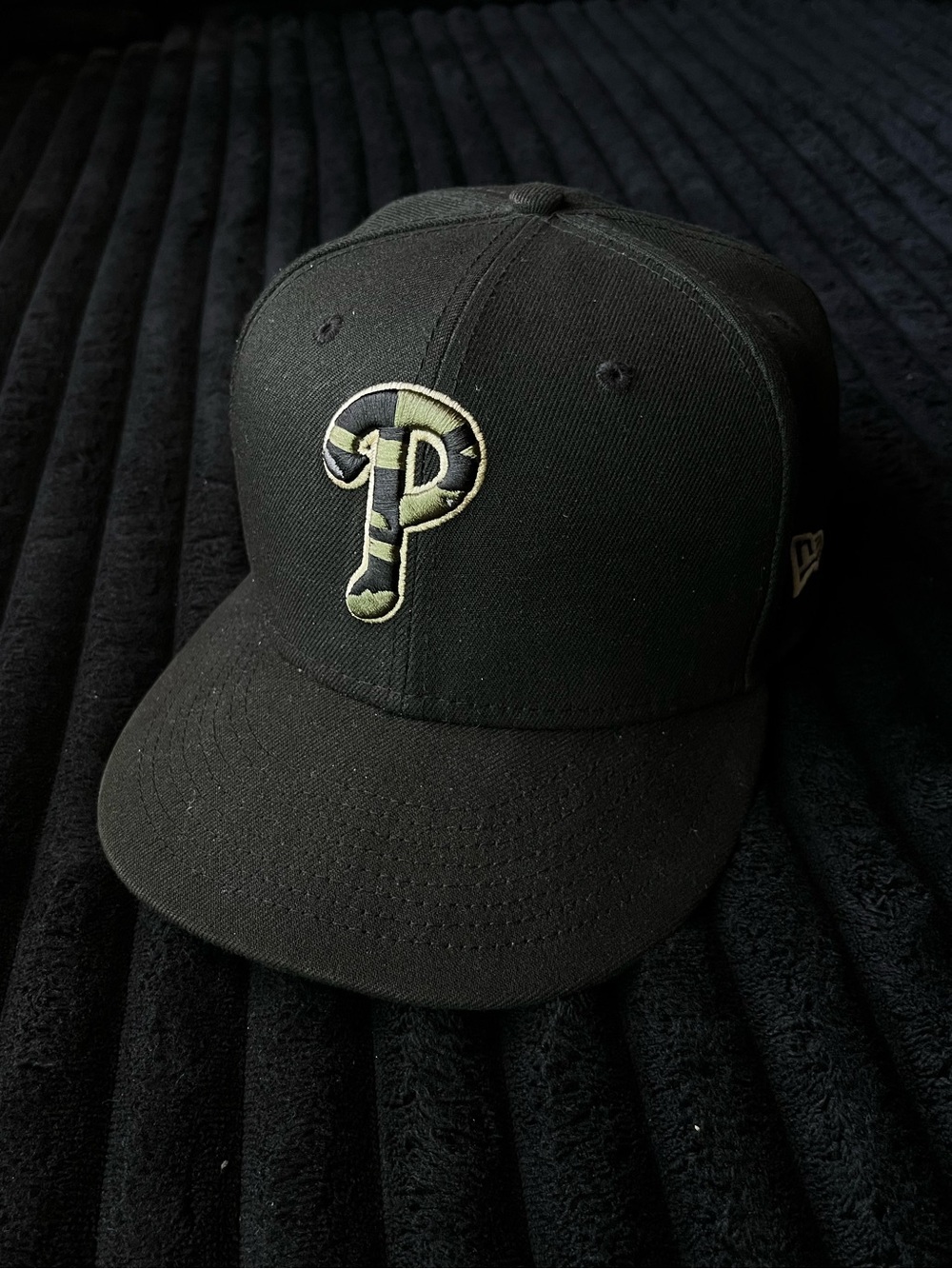 Philadelphia Phillies New Era Black Fitted Cap with Green Camo 'P' Logo